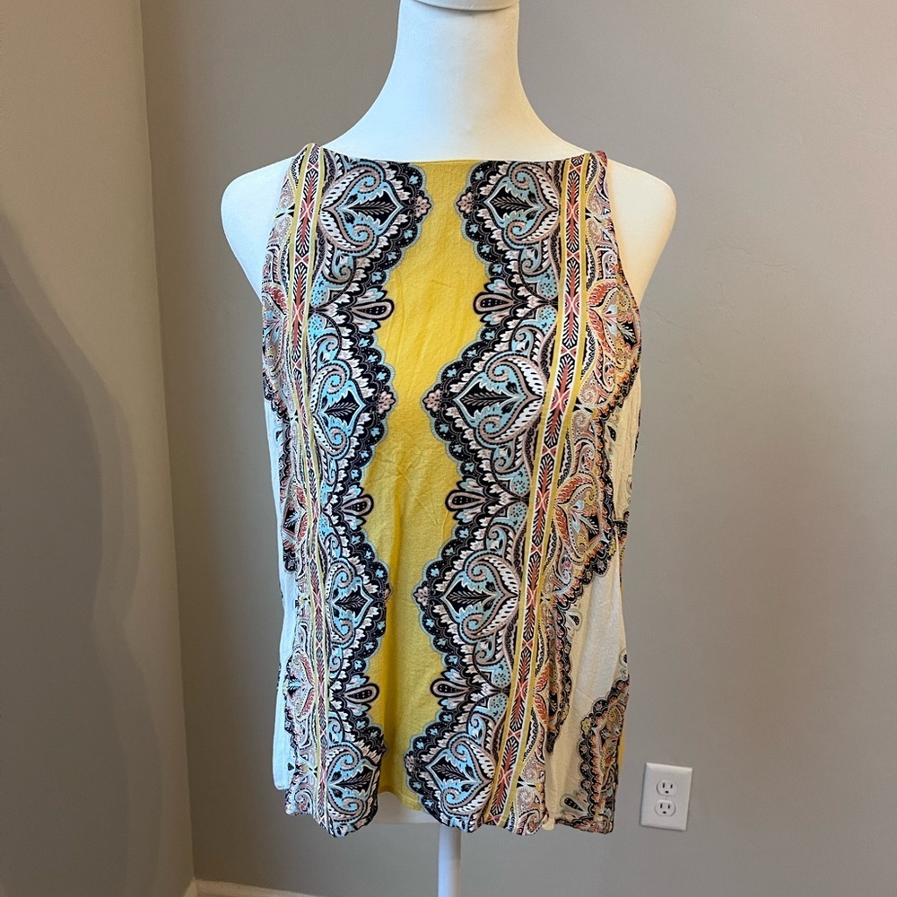 Gently used sleeveless blouseβ